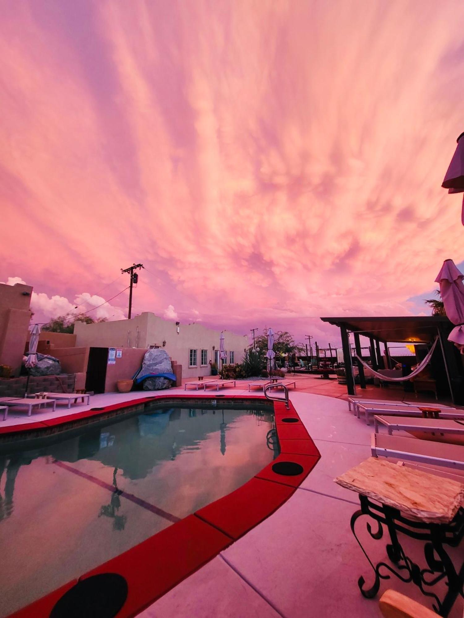Hôtel Mi Kasa Hot Springs 420,Adults Only, Clothing Optional à Desert Hot Springs Extérieur photo